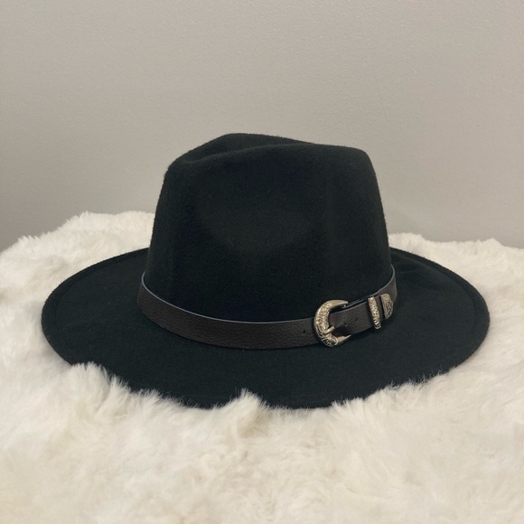 Black Fedora With Buckle Detail - Picture 5 of 6